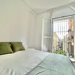 Enorme Y Luminoso Apartamento Para 13 Personas Con Balcones En El Corazon De Sevilla